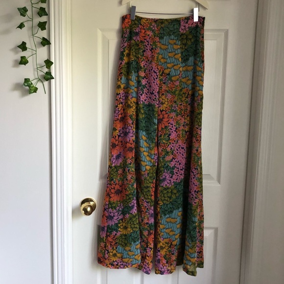 Urban Outfitters Skylar Floral Flare Pant - Picture 4 of 9